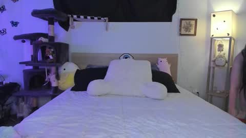 Aivie Pink online show from November 4, 6:48 am