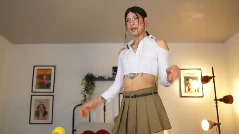 Snapshot of akame_s chatting on February 11, 12:47 pm             online show from February 11, 12:47 pm