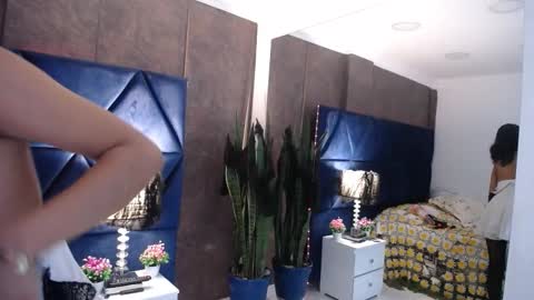 A K A N E  U W U online show from October 15, 12:25 am