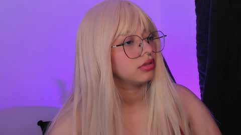 Akari online show from April 20, 6:44 pm