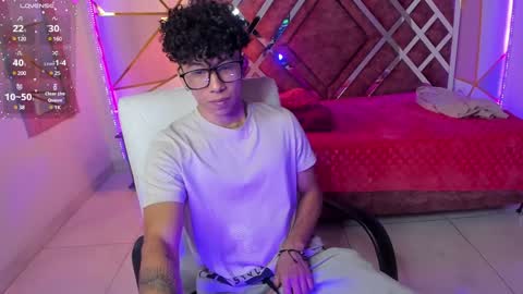 akazaboy online show from February 1, 4:14 am