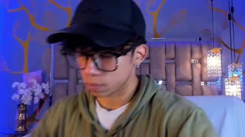 akazaboy online show from December 2, 4:21 am