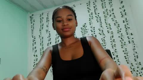 akemy_saunderz online show from May 25, 4:40 am