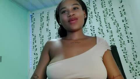 akemy_saunderz online show from May 26, 4:51 am