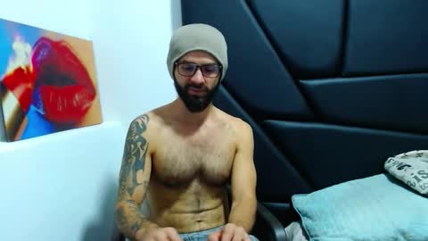 akiles online show from February 10, 12:02 am