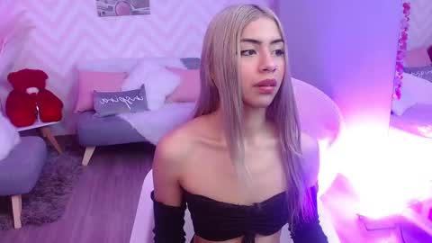 akira_swift online show from September 24, 4:30 am