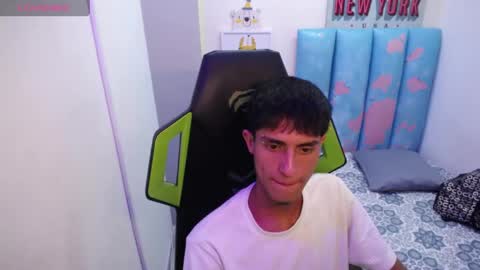 Akyra latin online show from April 2, 4:42 am