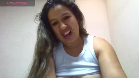 Snapshot of alahia_fox chatting on February 25, 8:32 pm alahia online show from February 25, 8:32 pm
