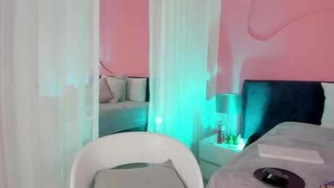 Snapshot of alaia_manson chatting on September 12, 7:49 pm Alaia online show from September 12, 7:49 pm