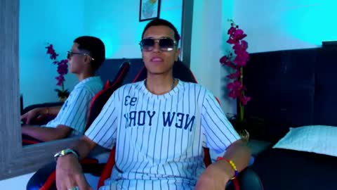 alan_colthon online show from May 14, 4:43 am
