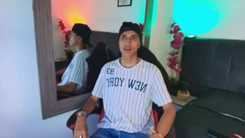 alan_colthon online show from April 25, 4:03 am