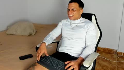 alan_vitori online show from May 3, 12:38 am