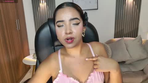 alana  online show from May 1, 9:20 pm