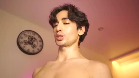 idenavarre online show from January 8, 9:34 pm