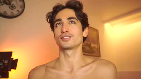 idenavarre online show from December 28, 10:13 pm