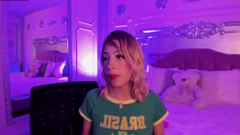 alannamilan online show from June 25, 7:19 pm