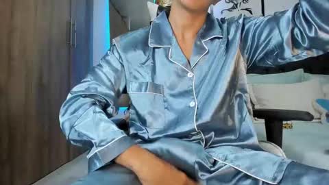 alannaughty_ online show from February 27, 9:02 am