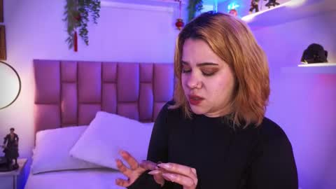 albaandthayron online show from December 2, 12:14 pm