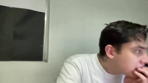 alber753713 online show from June 1, 2:57 am