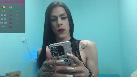 Snapshot of aleja_hornet chatting on January 19, 11:32 pm aleja online show from January 19, 11:32 pm