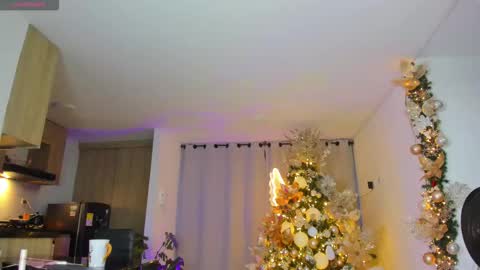 A L E J A N D R A online show from November 23, 10:57 am