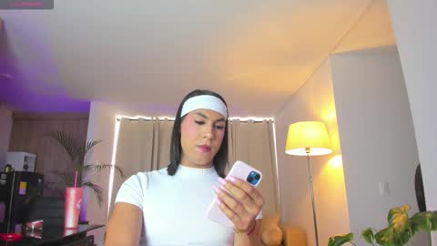 A L E J A N D R A online show from February 18, 8:30 pm