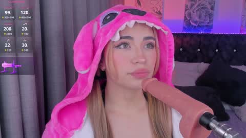 Snapshot of alejamillan1 chatting on December 19, 8:56 am   night GTM -5 online show from December 19, 8:56 am