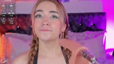 Snapshot of alejamillan1 chatting on March 10, 8:17 am   night GTM -5 online show from March 10, 8:17 am