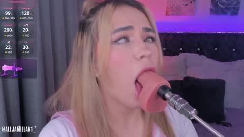 Snapshot of alejamillan1 chatting on December 18, 6:10 am   night GTM -5 online show from December 18, 6:10 am