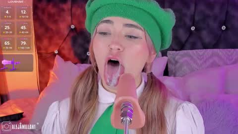 Snapshot of alejamillan1 chatting on March 4, 8:13 am   night GTM -5 online show from March 4, 8:13 am