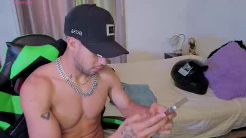 Snapshot of alejandrojf_00 chatting on October 22, 3:46 pm Daiki jack online show from October 22, 3:46 pm