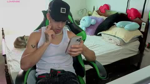 Snapshot of alejandrojf_00 chatting on October 3, 1:52 pm Daiki jack online show from October 3, 1:52 pm