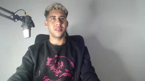 Snapshot of alejandrojf_00 chatting on December 7, 1:35 pm Daiki jack online show from December 7, 1:35 pm