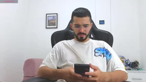 alejandroo_7 online show from December 19, 7:42 pm