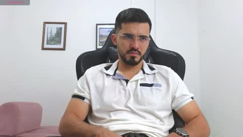 alejandroo_7 online show from November 10, 10:01 pm