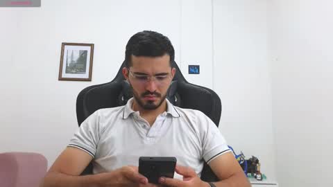 alejandroo_7 online show from October 31, 7:58 pm