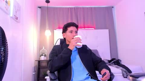 alejo_exotic online show from April 27, 12:25 pm