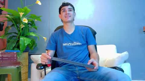 alejo_gray1 online show from June 2, 1:24 pm