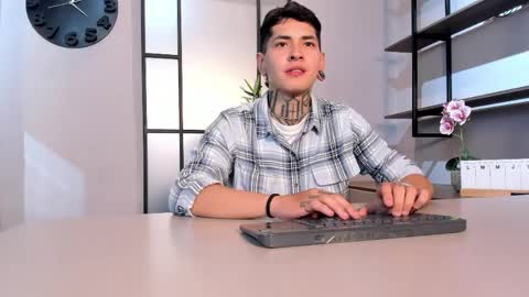 Alejo Gray online show from April 6, 3:48 am