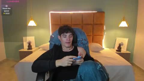 ALejoo Saenz online show from November 4, 1:18 am