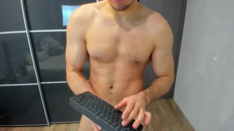 aleks_brown online show from October 31, 9:48 pm