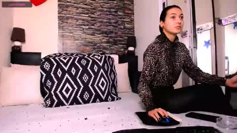 Snapshot of alesiasensual chatting on October 27, 8:25 am AlesiaSensual online show from October 27, 8:25 am