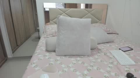 Alessa Moreno online show from October 8, 4:02 pm