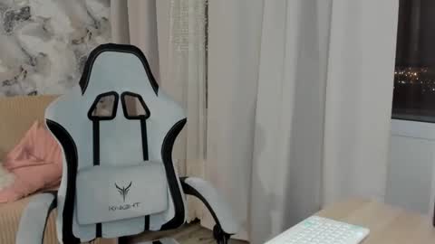 Aletta Oushen online show from October 10, 12:55 pm