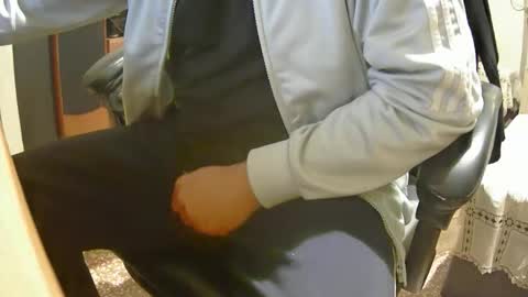 Snapshot of alex81pv1981 chatting on October 5, 5:53 pm alex81pv1981 online show from October 5, 5:53 pm