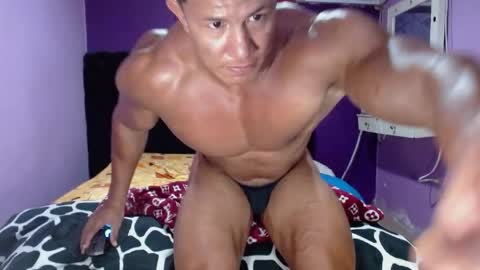 perseuz online show from May 25, 11:33 pm