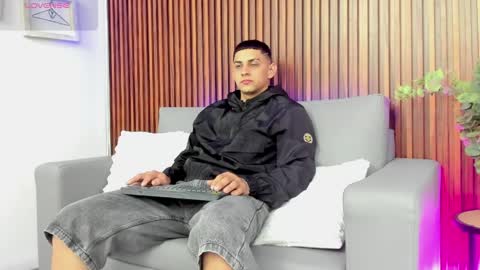 alex online show from May 19, 12:12 pm