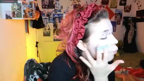 alex_howell online show from December 2, 8:07 pm