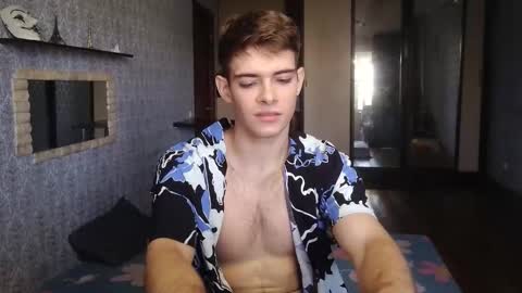 Snapshot of alex_man_01 chatting on September 22, 6:28 am Alex online show from September 22, 6:28 am