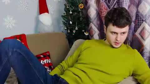 Snapshot of alex_onelove chatting on December 20, 11:10 am Alex online show from December 20, 11:10 am